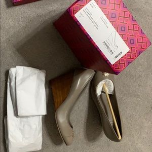 Tory Burch size 7 new in box Jolie 85mm wedge